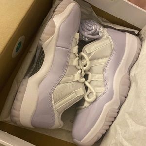 Jordan 11 pure violet